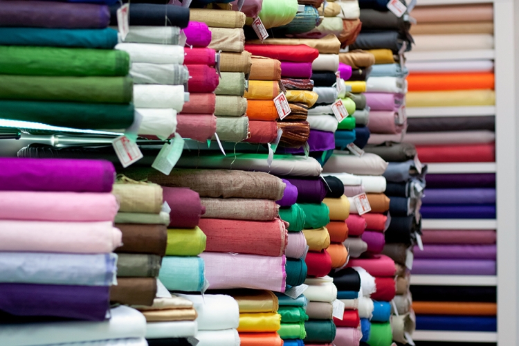 Bombaj textile, trgovina tekstilom, materijal za sivenje na snizenju