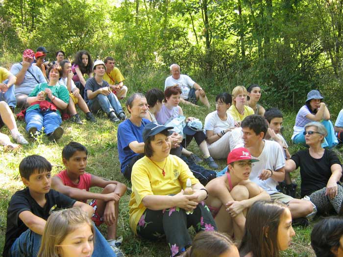 Udruženje Živimo zajedno, humanitarne organizacije Beograd, druzenje i podrska